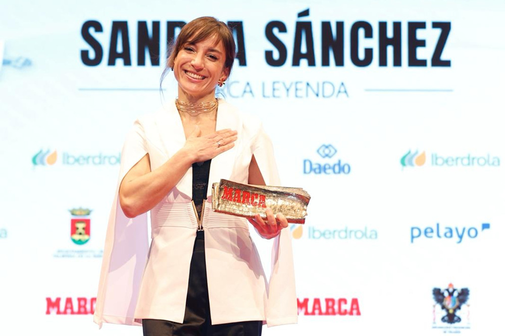 3-sandra-sanchez-recibe-marca-leyenda-revista-love-talavera