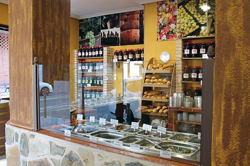 Aceitunas-y-vinos-Reina