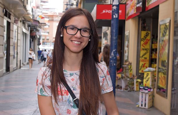 agendaocio-septiembre-veronica-revista-love-talavera