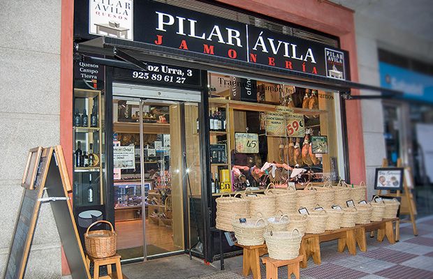 comercios-marzo-2018-pilar-avila-jamoneria-revista-love-talavera