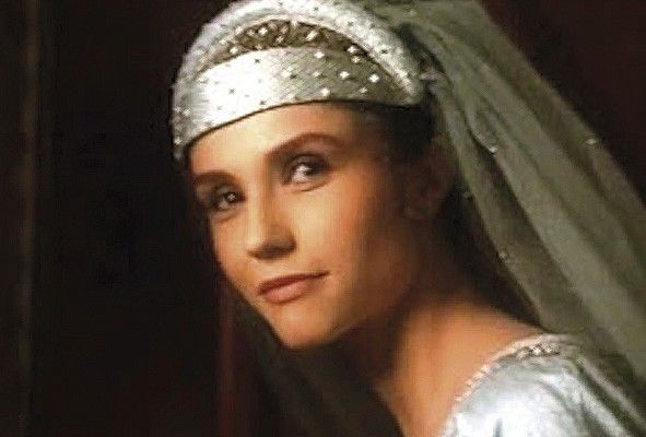 Leonor De Guzm n
