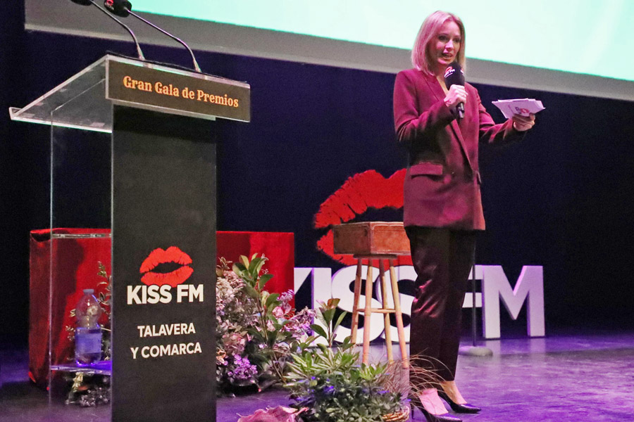presentadora-gala-kiss-fm-talavera-revista-love