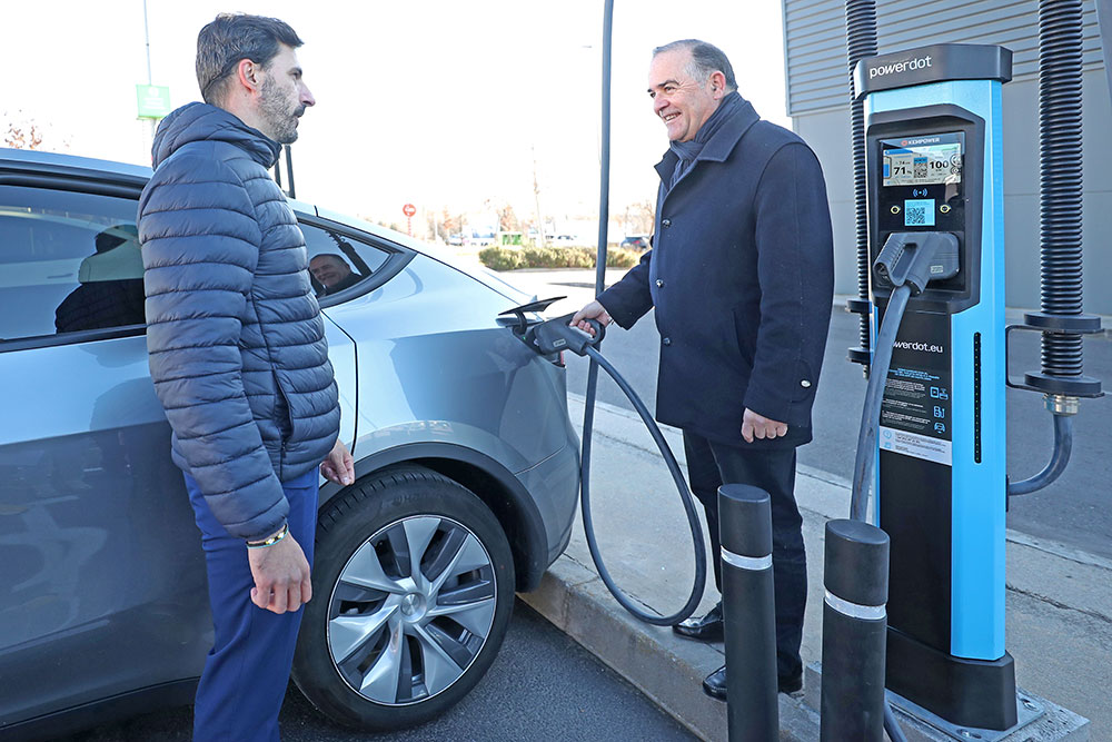 talavera-lidera-movilidad-electrica-estacion-recarga-jose-julian